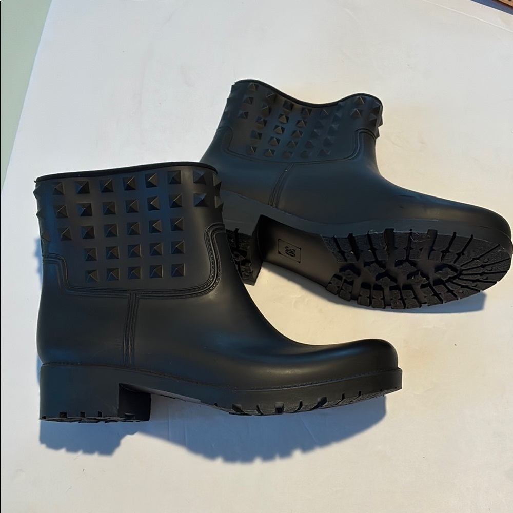 Waterproof ankle boots
Size EU 39  - US 8.5
